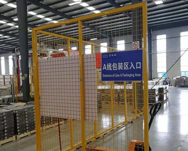 仓库装卸区隔离栏：维护作业秩序