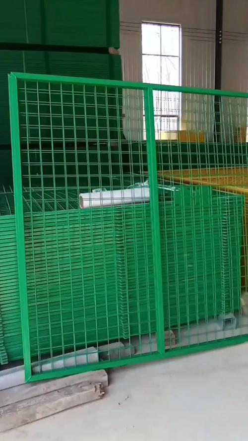 钢板网车间安全栏：坚固且美观的隔离解决方案