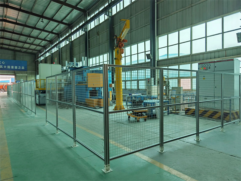 聚酯机器防护网的适用性与维护